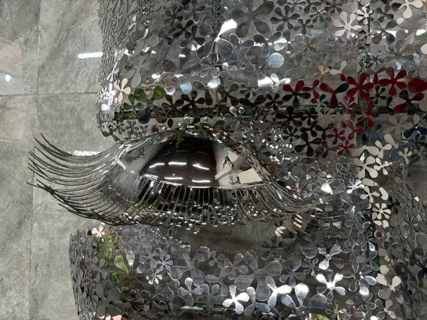 Abstract Sculpture Artwork