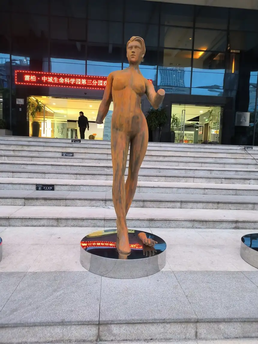 Lady Sculpture
