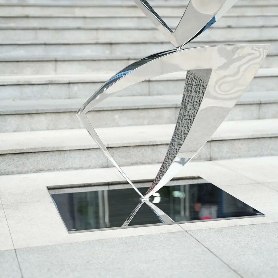 stainless steel triangle sculpture (4)