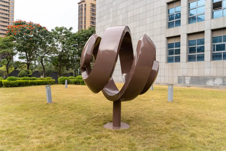 Mirror stainless steel sculpture