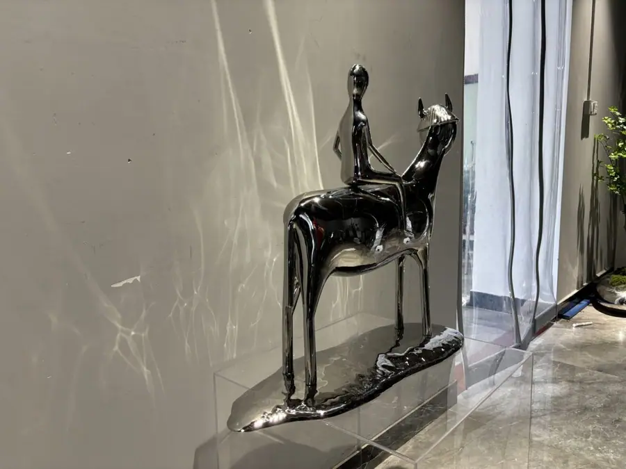 Artists love metal sculpture