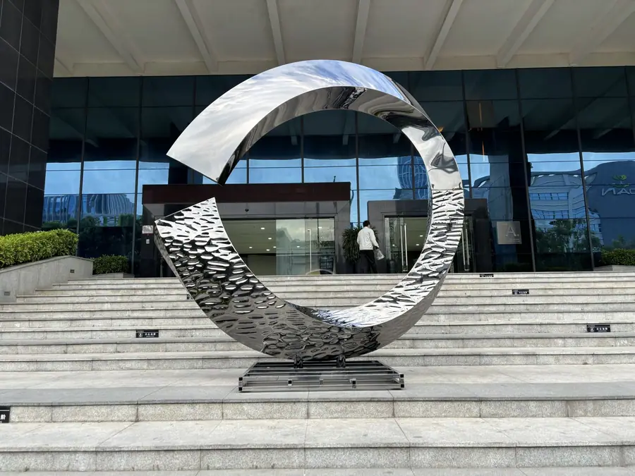 Stainless steel sculpture daily maintenance methods