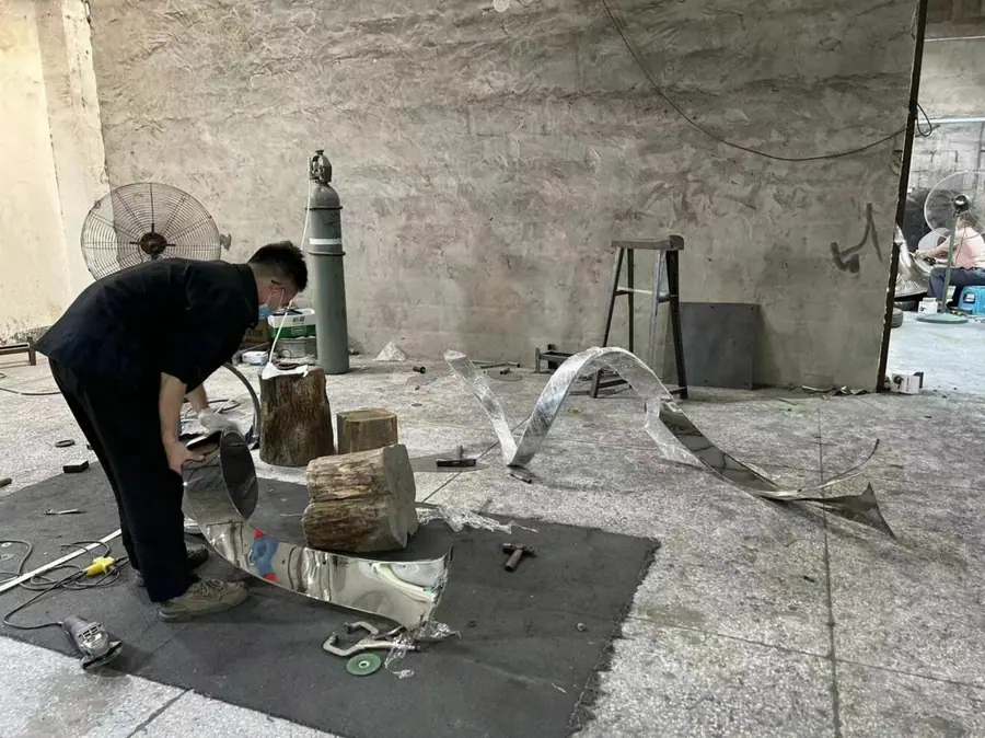 The Manufacturing Process of Stainless Steel Sculptures
