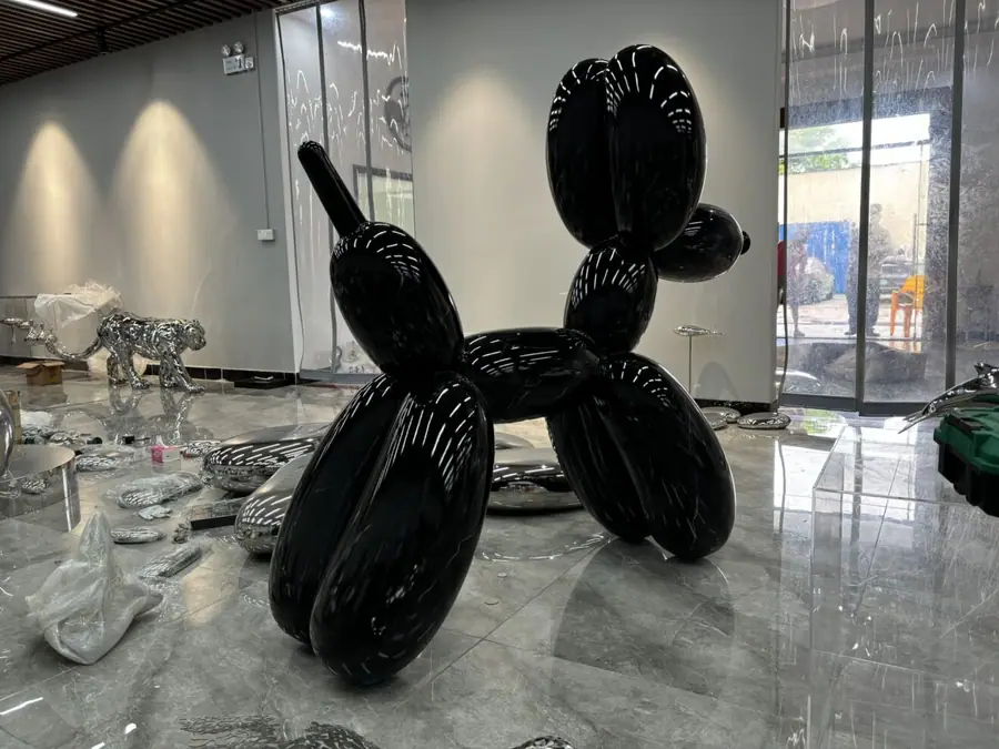 Balloon Dog Sculpture