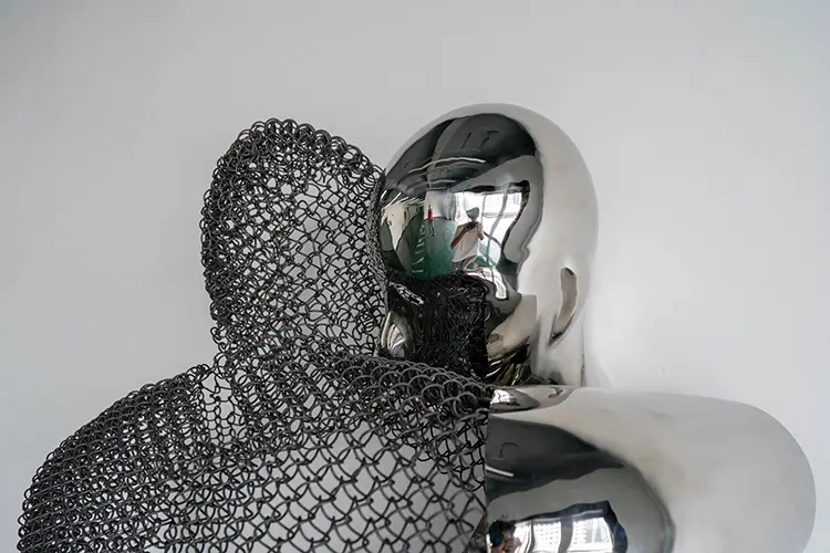 Custom stainless steel sculpture. Create exquisite stainless steel to suit your unique taste. High-end customization, quality and service coexist.