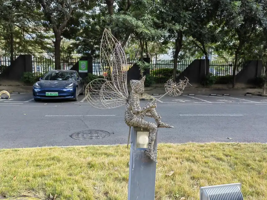 elf sculpture