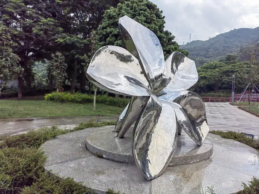 Customized Stainless Steel Outdoor Sculpture