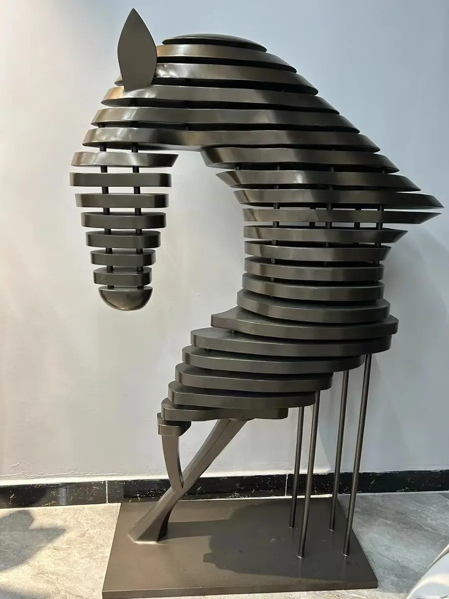 Flake horse head sculpture (7)
