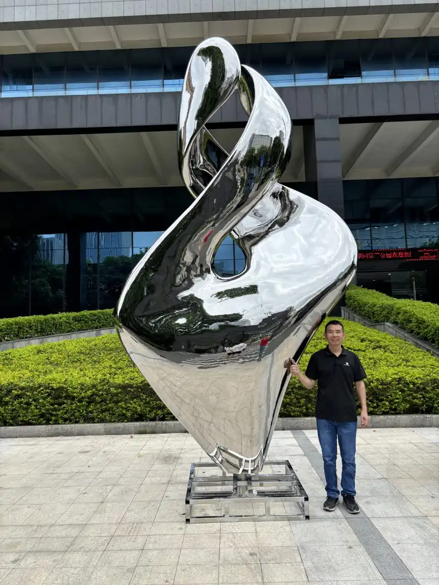 Mirror Polished Stainless Steel Sculpture