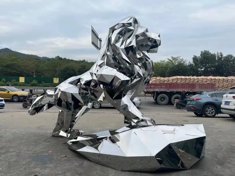 Stainless steel sculpture daily maintenance methods