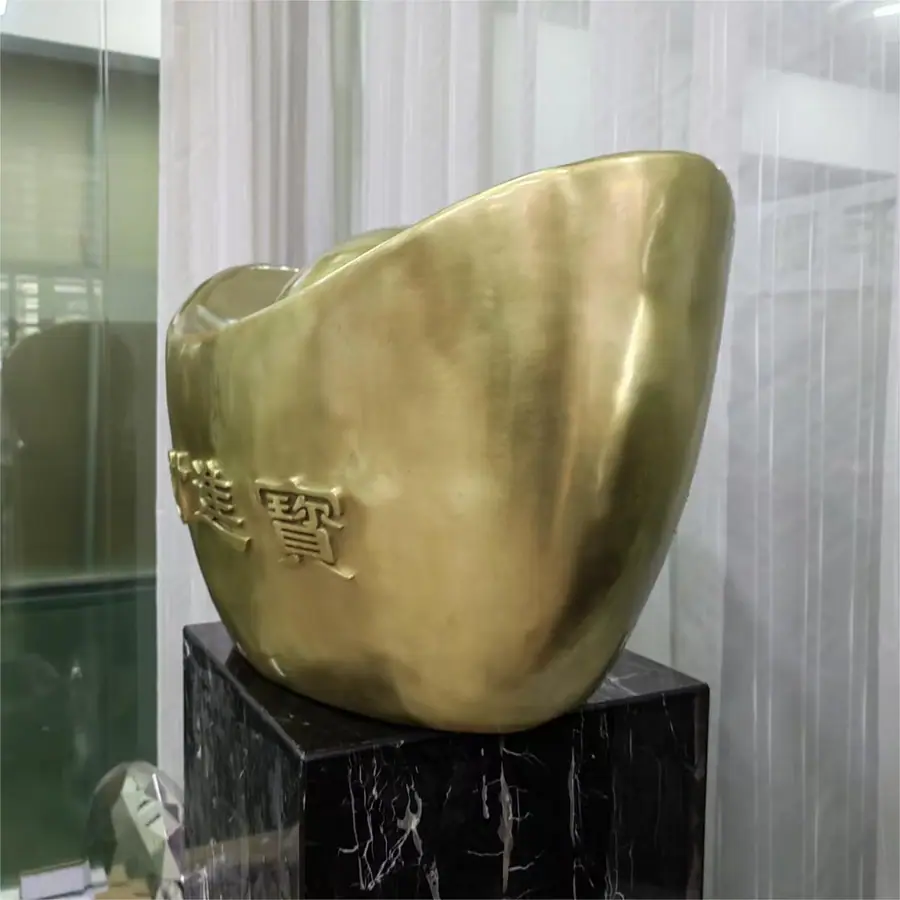 Stainless steel interior art sculpture. Create unique high-end stainless steel sculptures. The quality is exquisite and the service is unparalleled, letting art give the space its unique charm.