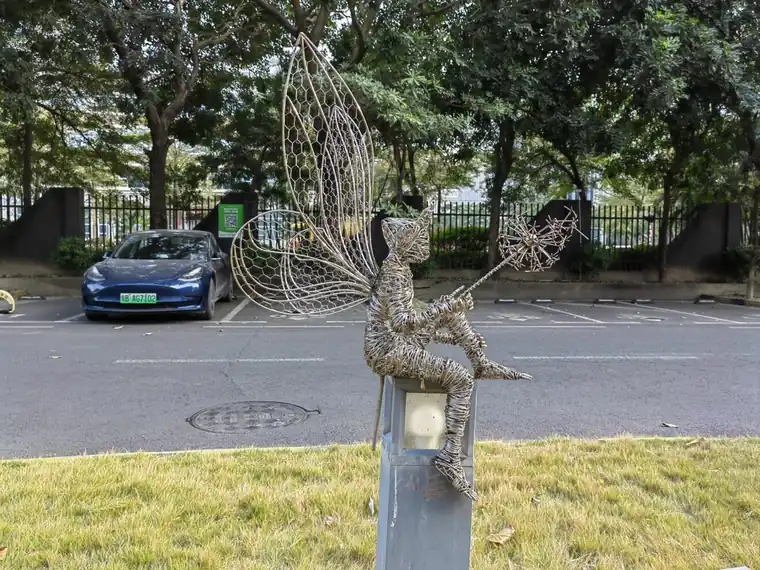 elf sculpture