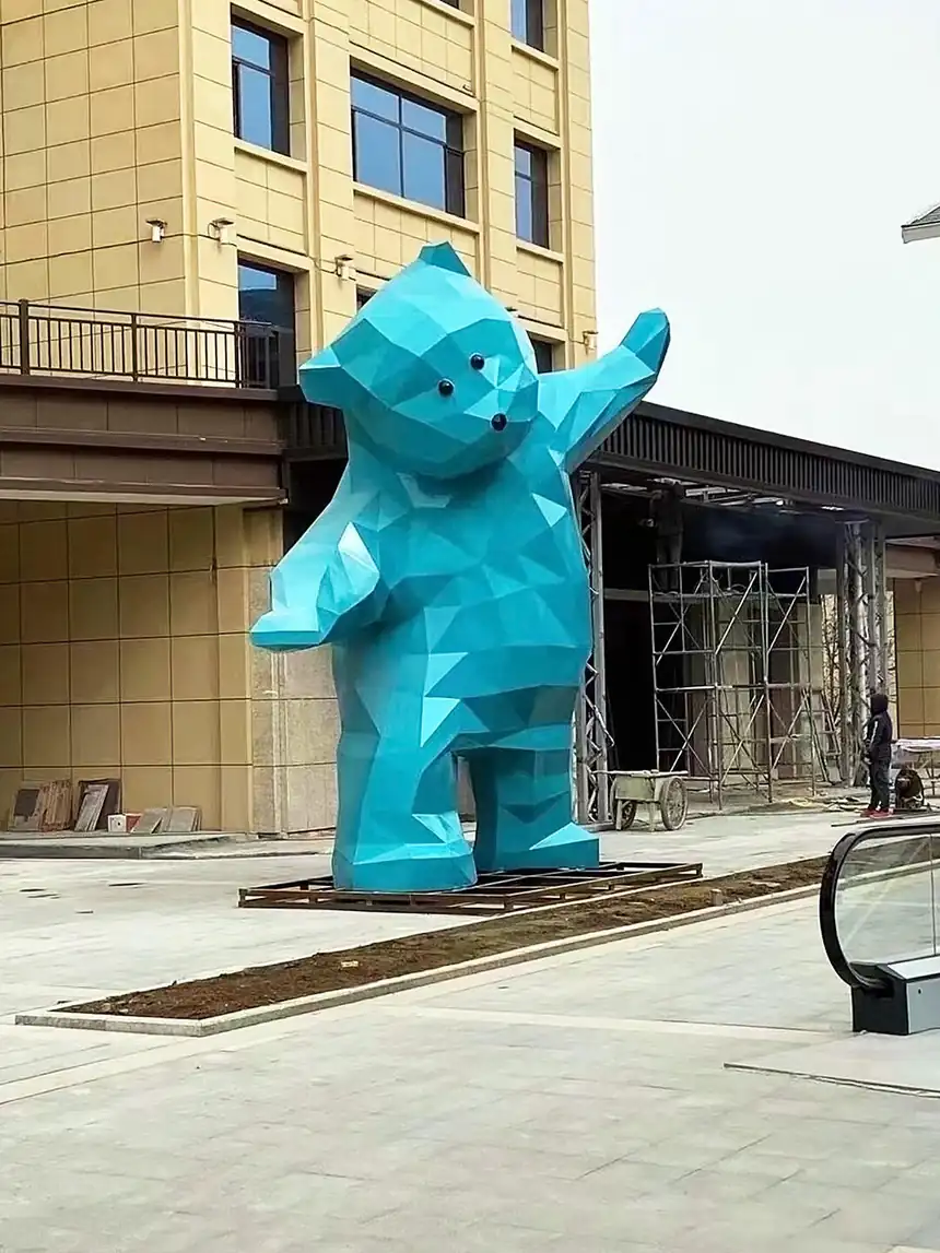 Stainless steel animal sculpture in art decoration