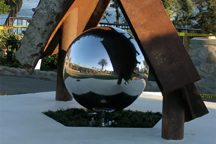 The cohesion of culture: the symbolic meaning and inheritance of stainless steel sphere sculptures in different cultures