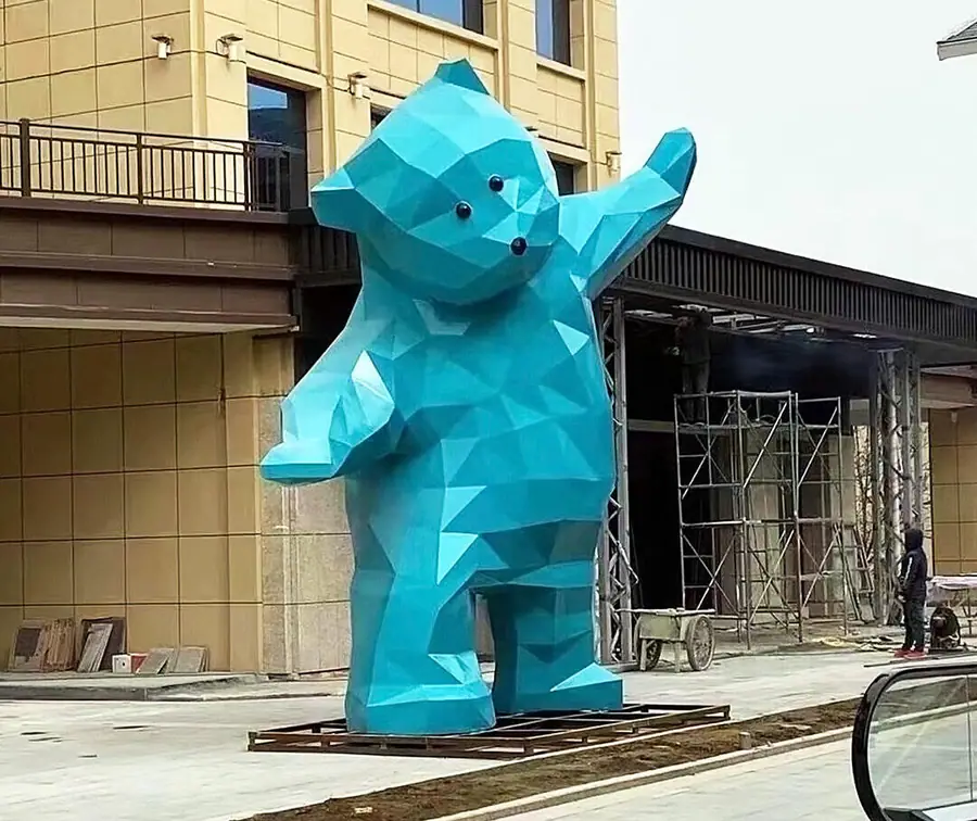 Artists love metal sculpture