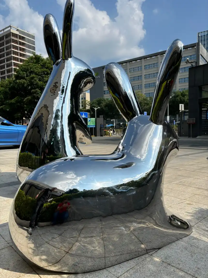 rabbit sculpture