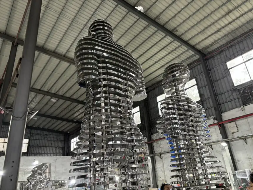 “Ali and Nino: Stainless Steel Sculptures of Eternal Love”