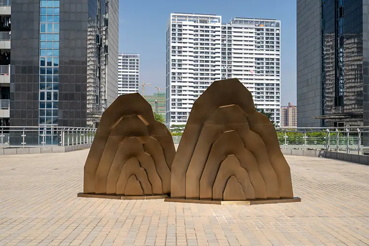 Stainless steel garden sculpture. Original products, high-end customization. Exquisite quality and meticulous service. Your dream, our creation.