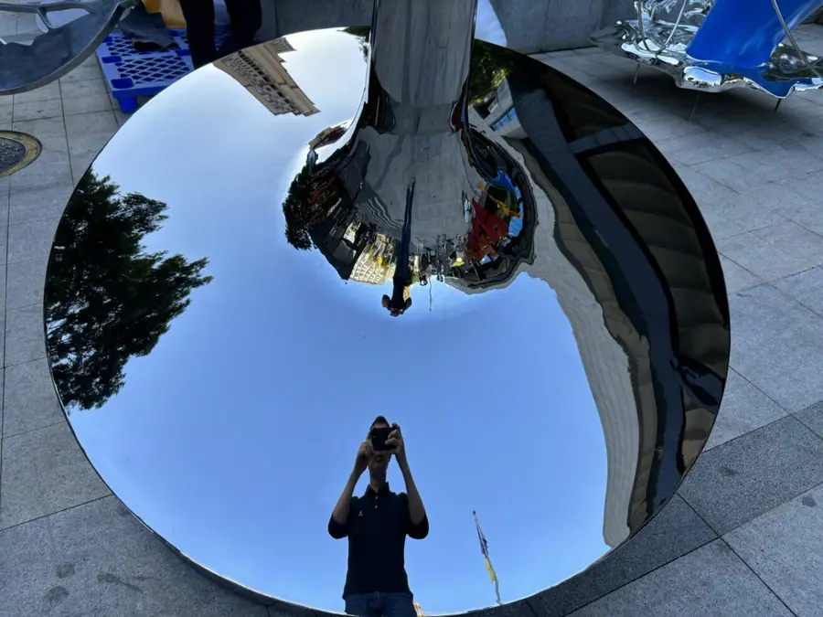 Stainless steel sculpture “Time and Space Melody”