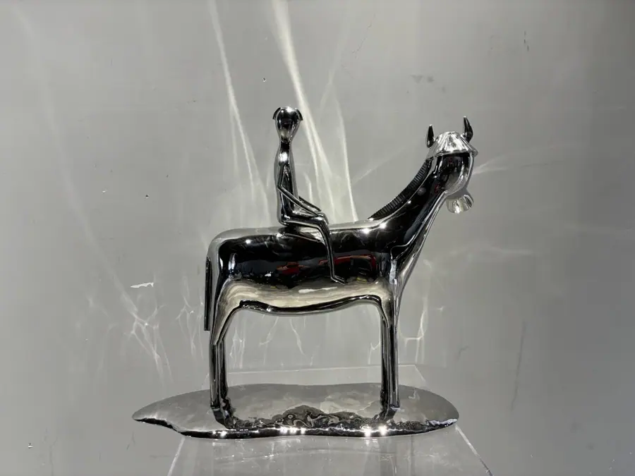 The Integration of Stainless Steel Sculptures and Hotel Space Art