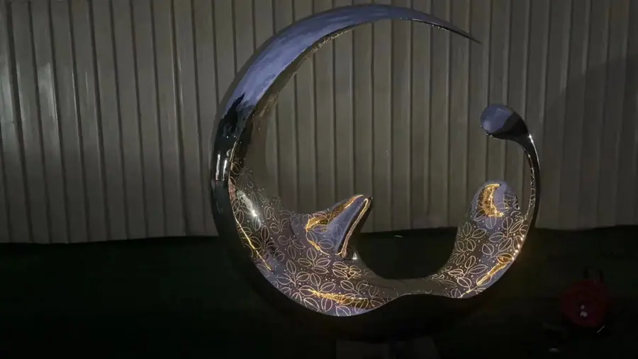 stainless steel abstract sculpture (1)