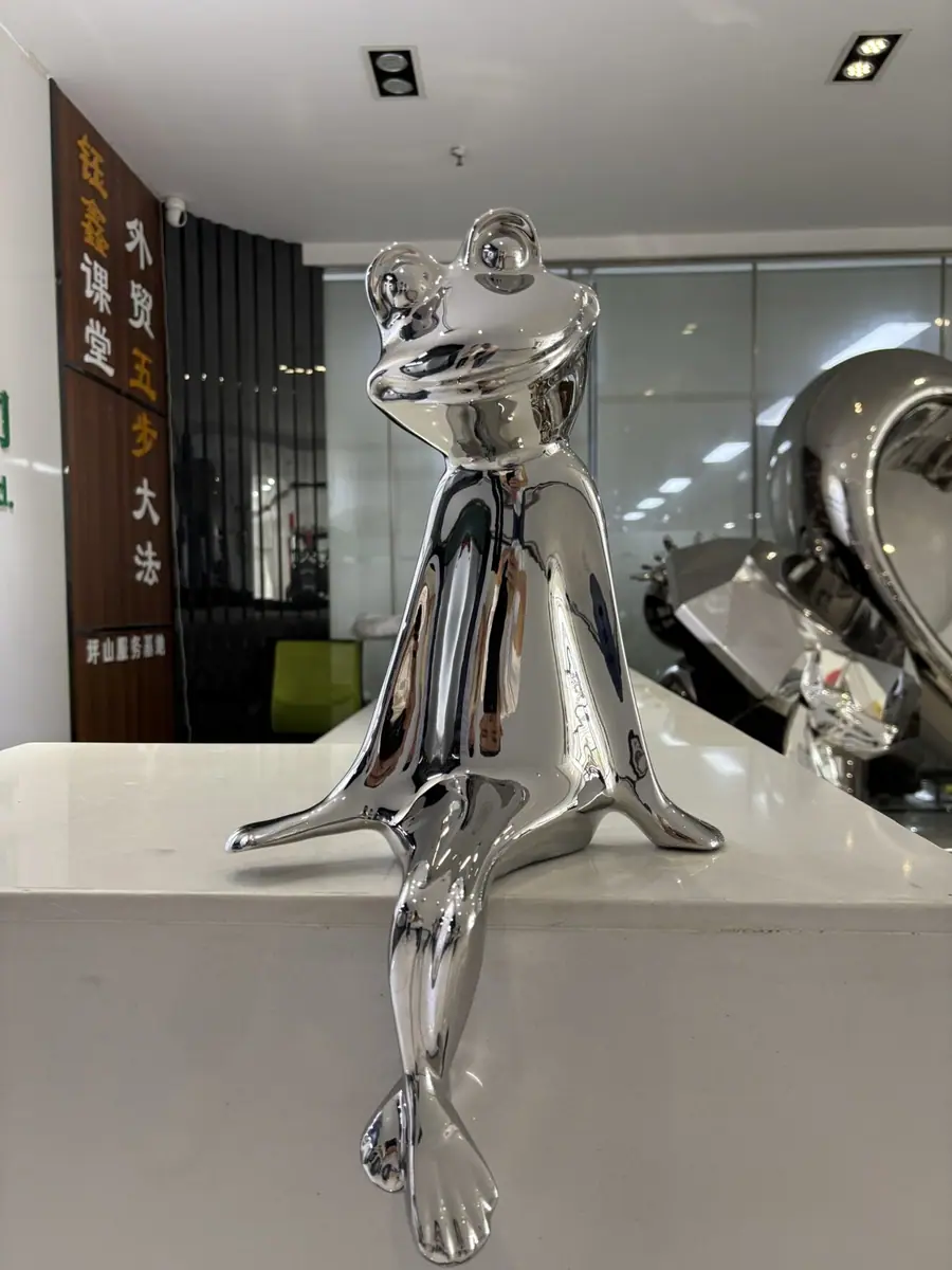 Frog Sculpture