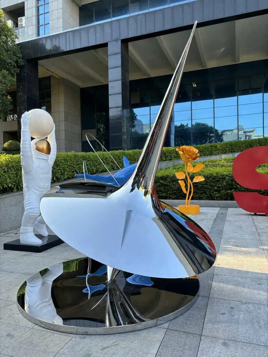 Stainless steel sculpture “Time and Space Melody”