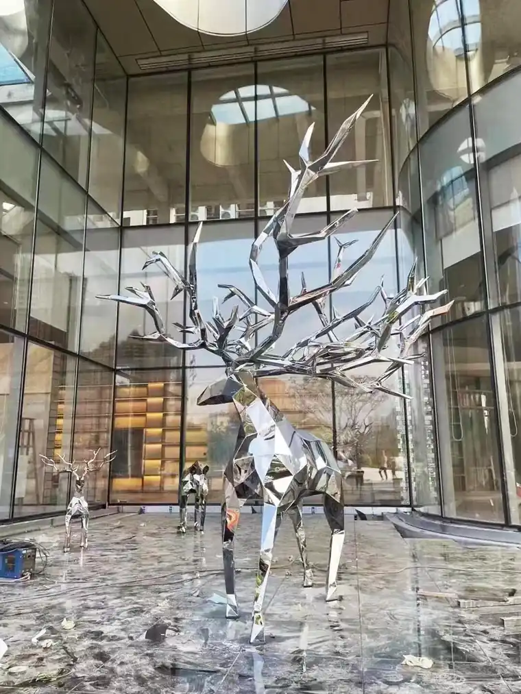 Innovative trends in hotel space art