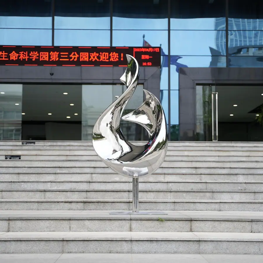 Mirror Stainless Steel Sculpture
