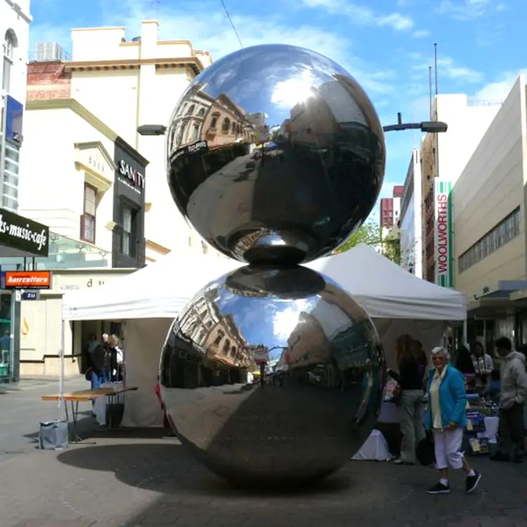The beauty of light and shadow: The performance and artistic experience of stainless steel sphere sculptures under different lighting conditions are enhanced