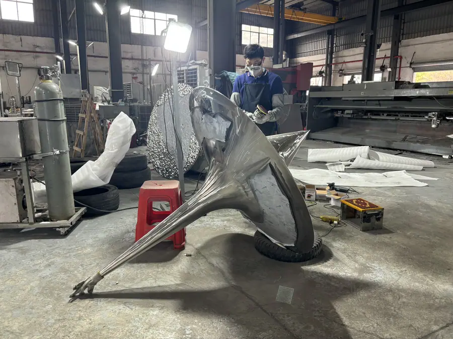 Stainless steel sculpture “Time and Space Melody”