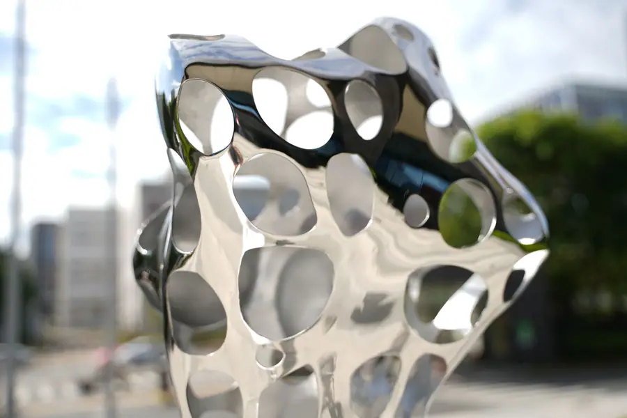 Sculpture artist. Create exquisite stainless steel to suit your unique taste. High-end customization, quality and service coexist.
