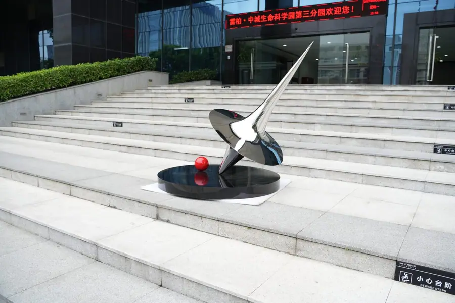 stainless steel Balance Sculpture (1)