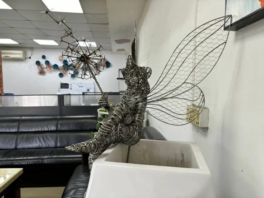 elf sculpture