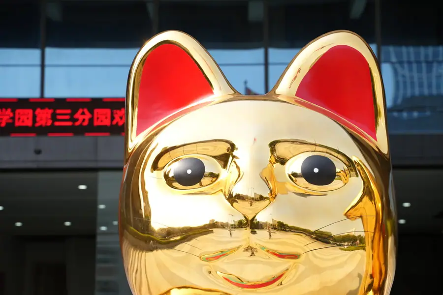 Fortune Cat Sculpture