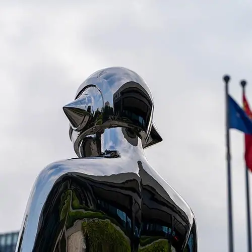 Stainless steel public sculpture. Create exquisite stainless steel to suit your unique taste. High-end customization, quality and service coexist.