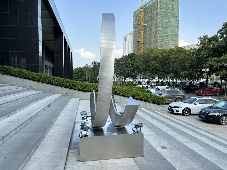 Ring water sculpture