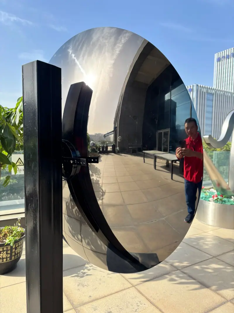 Kapoor Mirror