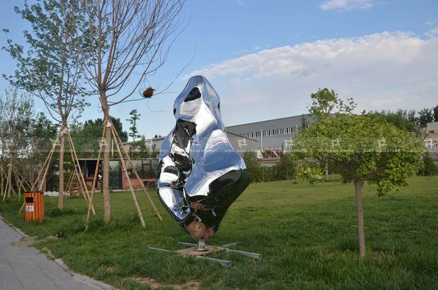 How to extend the service life of stainless steel sculpture