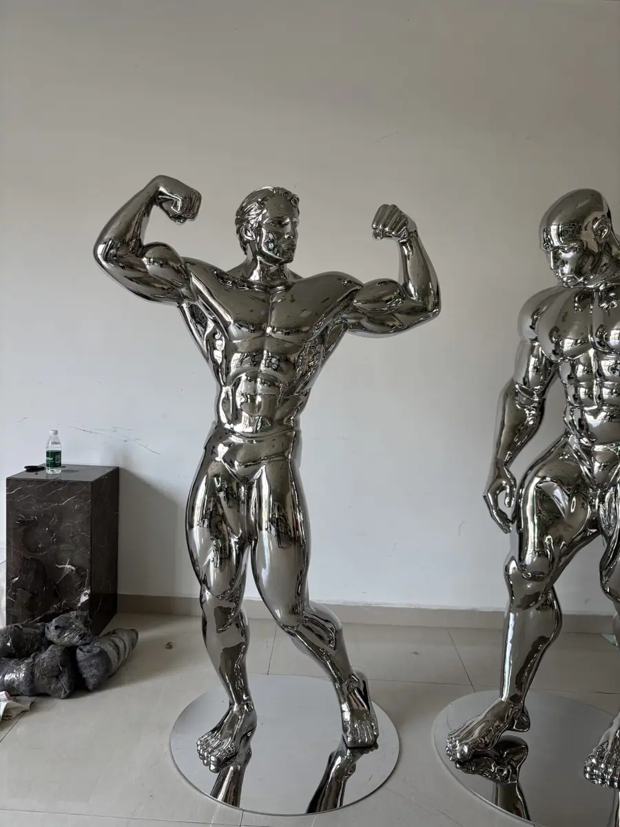 Arnold Schwarzenegger sculpture