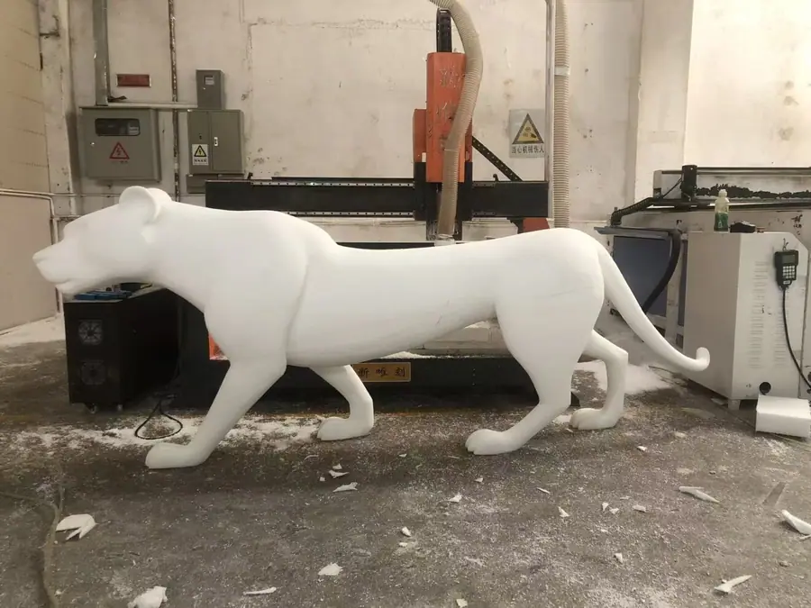 leopard sculpture