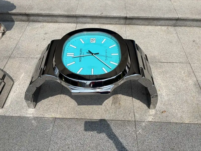Mirror-Finish Coffee Table
