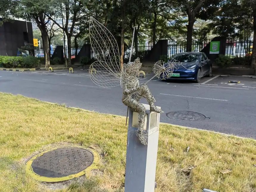 elf sculpture