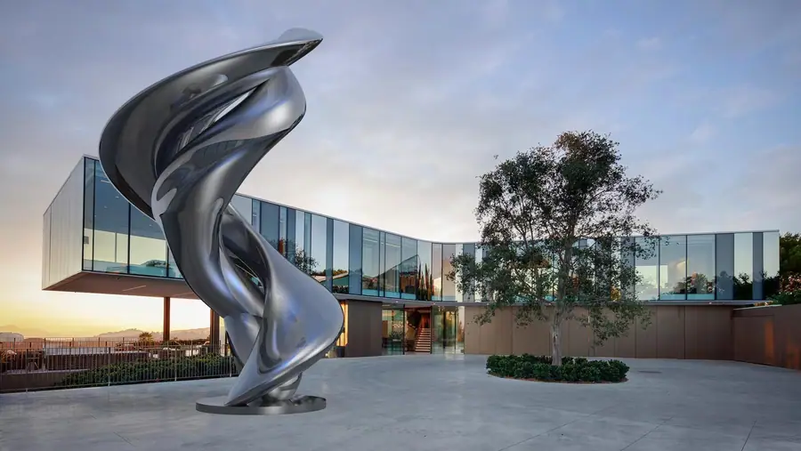 Stainless Steel Sculpture Case: When Art and Engineering Meet