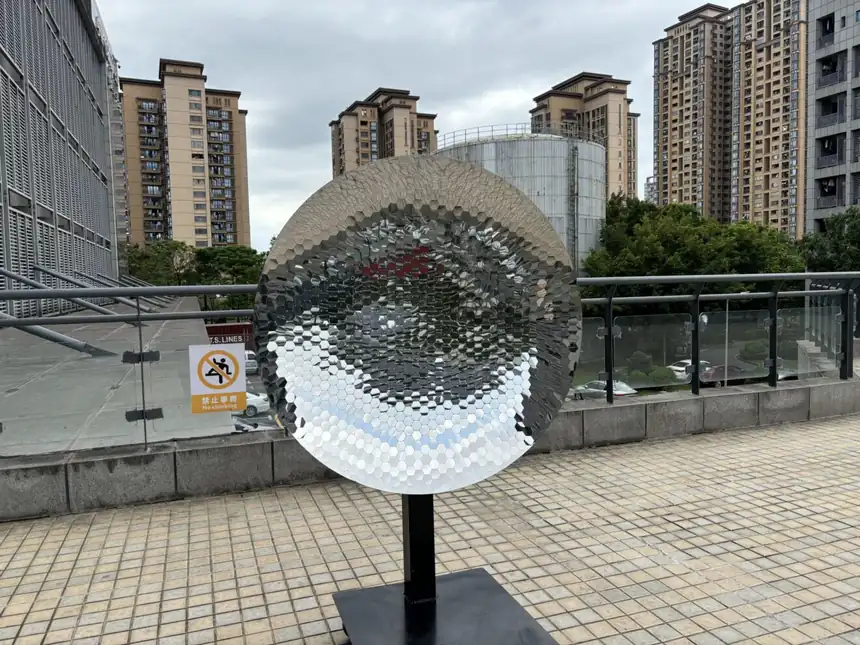 Creative concave mirror