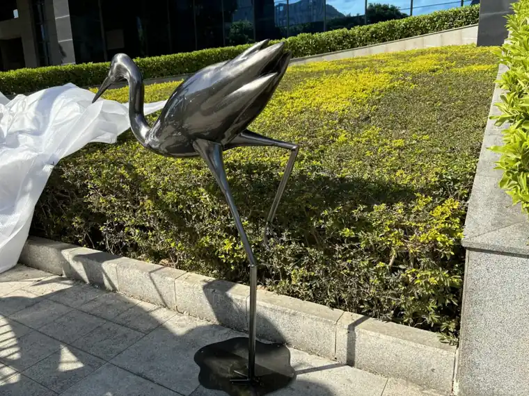 metal crane sculpture (20)