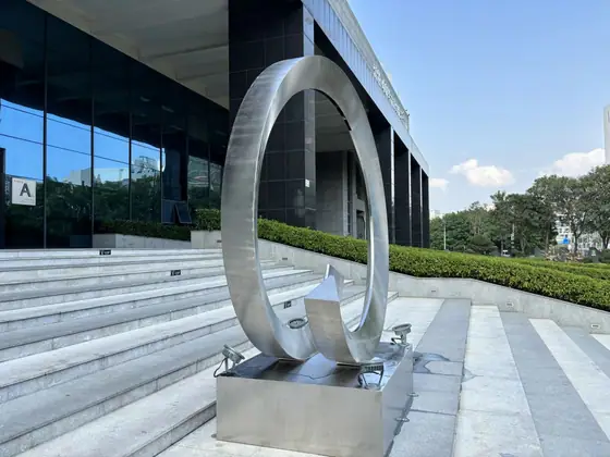 Ring water sculpture