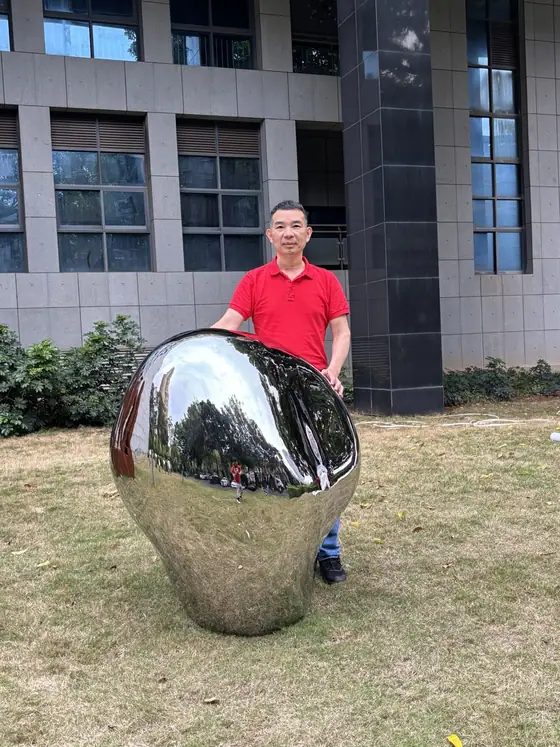 Ever seen a sculpture that stops you in your tracks?