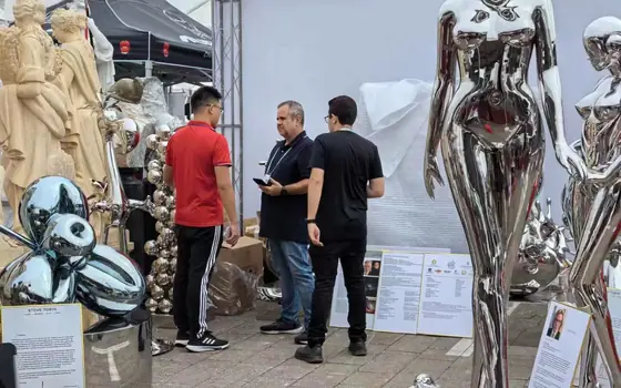 Stainless steel sculpture manufacturers participate in the Canton Fair: open up the international market and join hands with the world