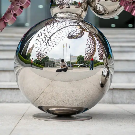 The production process of stainless steel sphere sculpture: the artistic fusion of materials, carving and polishing